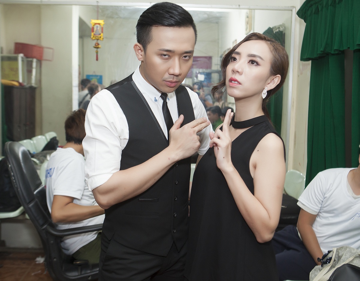 Trấn Thành gửi thiệp mời đám cưới tận tay cho Hoài Linh - 8 Thu Trang