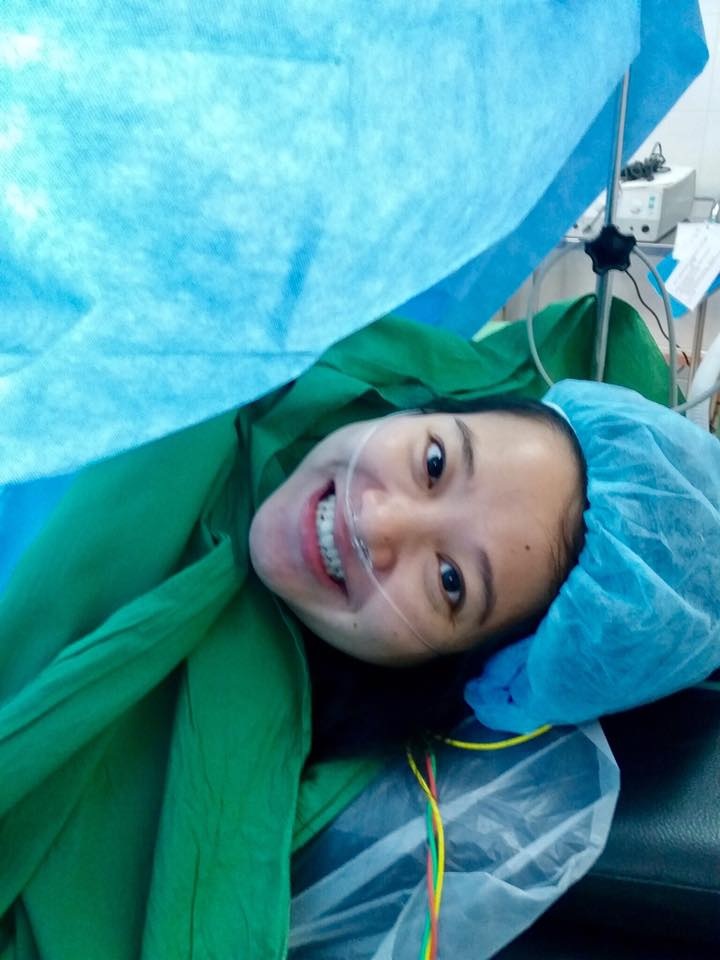 Con trai diễn viên xiếc Quốc Cơ vừa chào đời - 1 MC Hồng Phượng tươi cười trước giờ sinh, mặc dù không có chồng bên cạnh nhưng cô vẫn mạnh mẽ và chào đón con trai ra đời khỏe mạnh