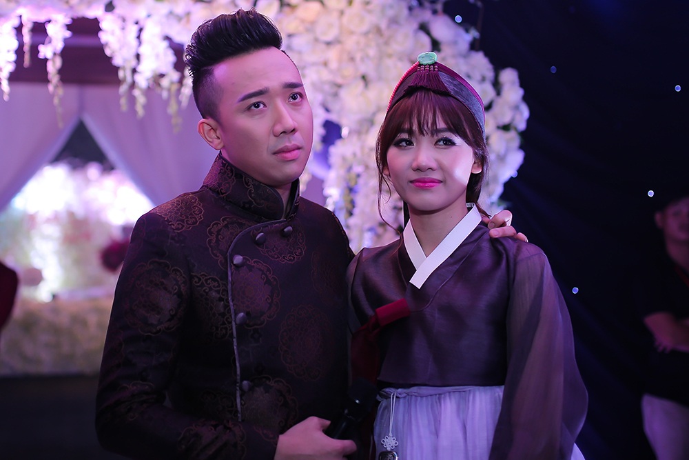 Nước mắt và nụ cười trong đám cưới Hari - Trấn Thành - 11 “Anh nghĩ rằng, khi anh đã lựa chọn em thì anh đã hiểu con người em như thế nào. Và anh không cần biết mọi người nghĩ em ra sao. Chỉ cần anh hiểu em là được”, Trấn Thành gửi lời yêu thương đến Hari.