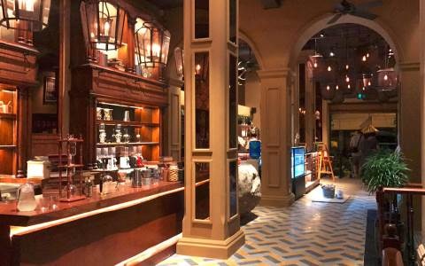 Sài Gòn cuối tuần: Sau Tết, thành phố có gì khác? - 3 Không gian sang trọng – cổ điển tại đây.