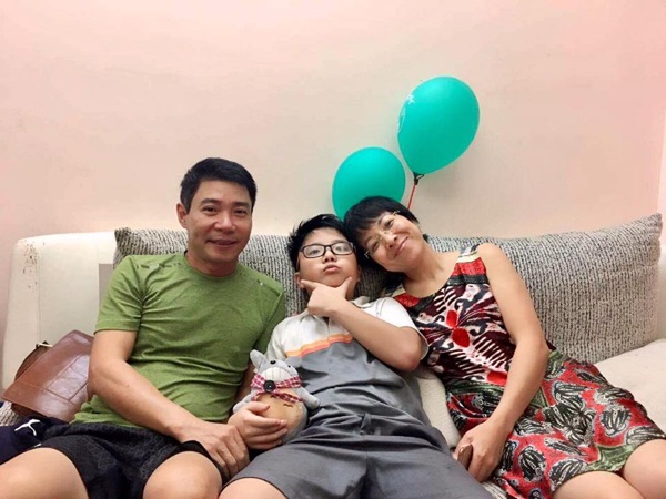Dàn "sao" Việt chọn cuộc sống độc thân sau ly hôn - 3
Tuy chia tay nhau nhưng cô vẫn giữ được mối quan hệ tốt đẹp với chồng cũ Công Lý. Mc Thảo Vân chia sẻ: “Tôi chưa bao giờ không làm bạn với chồng tôi. Từ trước tới giờ lúc nào cũng là bạn, chưa có một phút nào chúng tôi là kẻ thù. Phụ nữ hay oán trách nhưng thực ra trong mọi chuyện, nguyên nhân đều do cả hai phía nên không được quyền không coi anh ấy là bạn”.