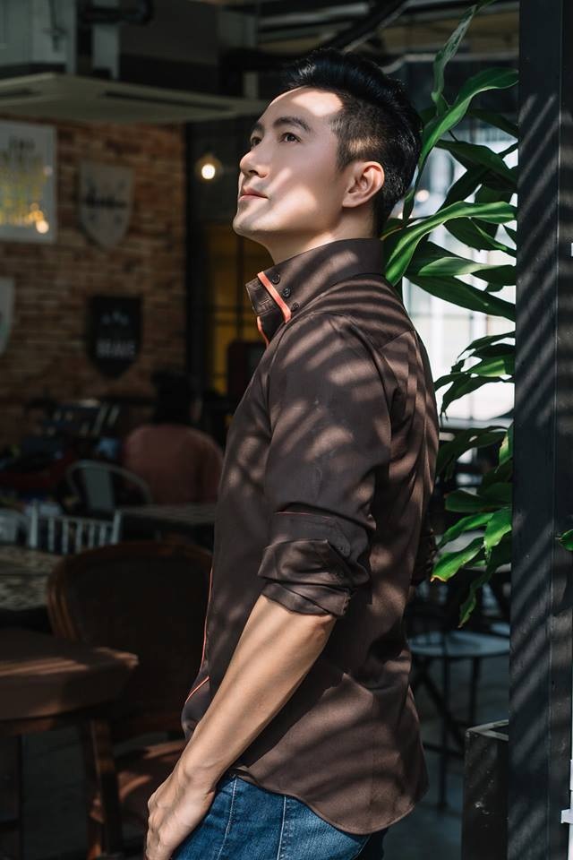 Mới đây, nam ca sĩ đã chính thức quay trở lại làng nhạc Việt với album “Lời thì thầm”