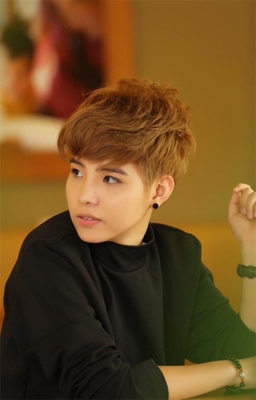 Những cô nàng "xinh trai" hút fan nhất showbiz Việt - 11
Với ngoại hình nam tính, Vũ Cát Tường cũng vướng vào không ít scandal liên quan đến phát ngôn và giới tính tại thời điểm vừa qua.