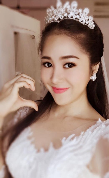 Những cặp đôi "chị - em” nổi tiếng của showbiz Việt - 8
Lê Phương cũng không ít lần chia sẻ lấp lửng việc cô sắp làm đám cưới với bạn trai mới - ca sĩ Trung Kiên nhưng không tiết lộ thời gian, địa điểm cụ thể nên bức ảnh áo cưới của bà mẹ một con nhận được sự quan tâm của công chúng.