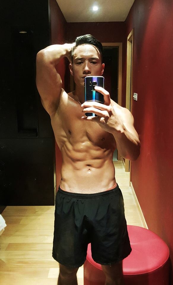 Những sao nam sở hữu body vạm vỡ, "hút mắt" nhất showbiz Việt - 3 Những múi cơ to và rõ ràng trên cơ thể khiến Kim Lý luôn quyến rũ và mạnh mẽ. Đây là thành quả của việc tập luyện từ nhỏ cùng chế độ ăn uống hợp lý mà anh đề ra.