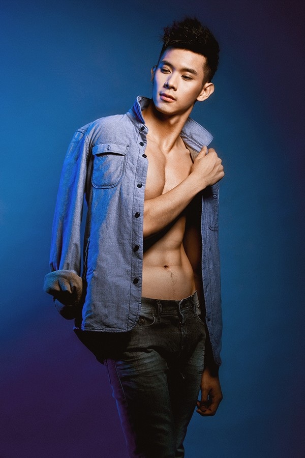 Những sao nam sở hữu body vạm vỡ, "hút mắt" nhất showbiz Việt - 9 Nhưng mọi việc trở nên “quá lố” khi thời gian vừa qua anh liên tục đăng tải những hình ảnh, clip nhạy cảm của bản thân lên trang cá nhân.