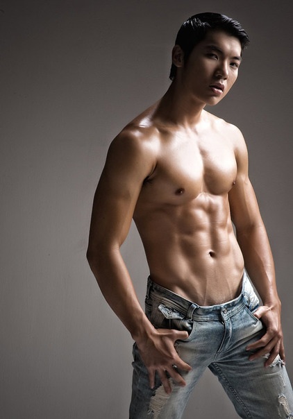 Những sao nam sở hữu body vạm vỡ, "hút mắt" nhất showbiz Việt - 11 Trương Nam Thành gây ấn tượng trong showbiz nhờ đoạt giải thưởng ở các cuộc thi nhan sắc lớn dành cho phái mạnh.