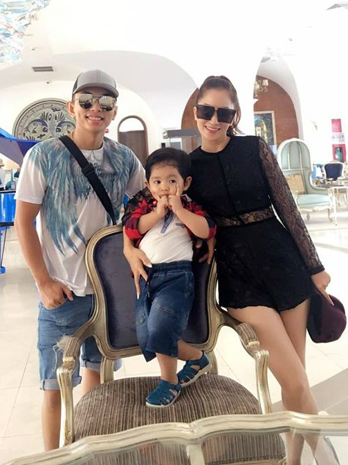Hồ Ngọc Hà “đi chơi bạt mạng” ở Pháp; Kỳ Duyên tâm sự buồn - 7 Kết thúc liveshow đầy thành công tại Hà Nội, hai vợ chồng Khánh Thi - Phan Hiển cùng con trai cùng nhau “xách balo” đi du lịch.