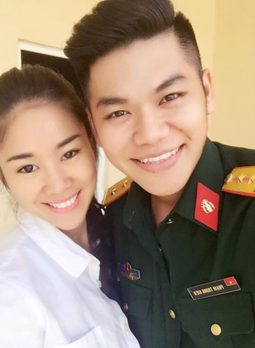 Hồ Ngọc Hà “đi chơi bạt mạng” ở Pháp; Kỳ Duyên tâm sự buồn - 9 Tiễn bạn trai đi công tác, Lê Phương “nhắc khéo” người yêu nhanh nhanh về để chuẩn bị chuyện cưới xin. Cô viết: Anh đi công tác! Hoàn thành nhiệm vụ rồi sẽ lo chuyện chúng mình, anh nhé!.