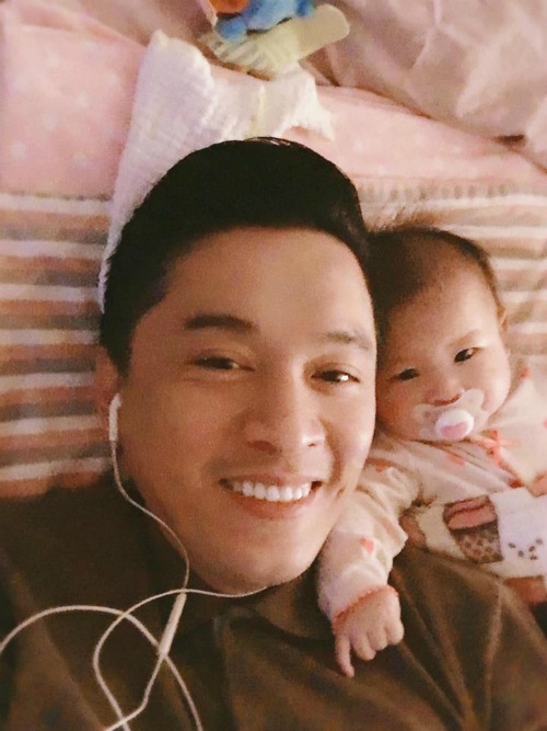 Hồ Ngọc Hà “đi chơi bạt mạng” ở Pháp; Kỳ Duyên tâm sự buồn - 13 Lam Trường hạnh phúc khi con gái dần lớn khôn, anh chia sẻ: Con gái thân thiết với ba không nè, bao năm rồi cuối cùng cũng có người chơi gác vai mình.