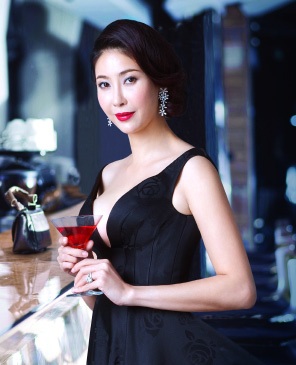 Những “mẹ kế” sống hạnh phúc bên con chồng của showbiz Việt - 7 Hoa hậu Việt Nam xinh đẹp và giỏi giang là thế nhưng hạnh phúc chỉ đến với cô khi kết hôn lần hai.