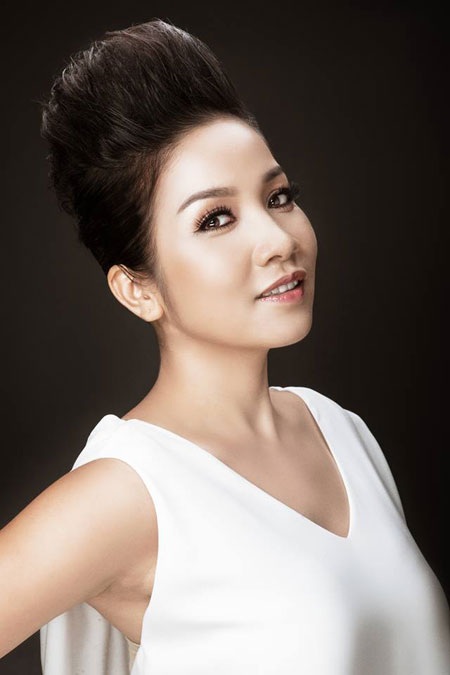 Những “mẹ kế” sống hạnh phúc bên con chồng của showbiz Việt - 10 Những “mẹ kế” sống hạnh phúc bên con chồng của showbiz Việt - 10