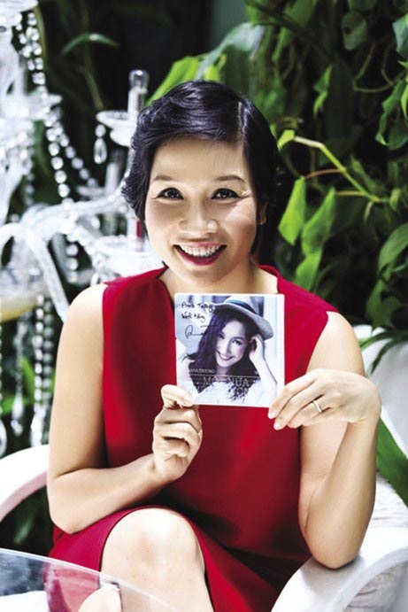 Những “mẹ kế” sống hạnh phúc bên con chồng của showbiz Việt - 12
Mỹ Linh hiện đang sống hạnh phúc bên chồng và 3 người con của mình.