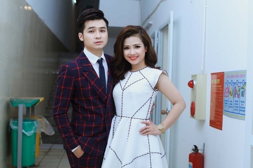 Chưa đầy hai tháng, 4 cặp đôi nổi tiếng showbiz chia tay - 3 Hậu chia tay, cả hai đều giữ mối quan hệ bạn bè và đồng nghiệp thân thiết, cùng hỗ trợ nhau trong công việc.