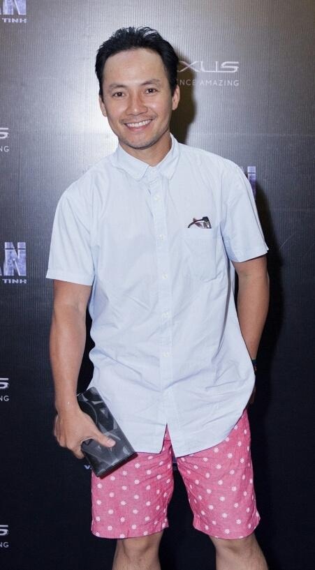 Minh Tú, Phạm Hương mặc đẹp nhất tuần; Min lọt top sao mặc xấu - 10 Rapper Tiến Đạt xuất hiện trên thảm đỏ với bộ trang phục không liên quan. Áo, quần của anh chàng chổi nhau chan chát và xuề xòa đến mức như vừa bước ra từ phòng ngủ.