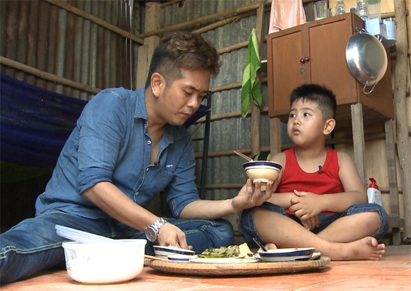 Nghiệp diễn “bế tắc” đầy tiếc nuối của dàn diễn viên “Đất phương Nam” sau 20 năm - 5 Tuy nhiên, hai bố con anh cũng khiến nhiều người “hụt hẫng” tiếc nuối khi chỉ tham gia vào phần 1 của chương vì lý do sức khỏe của bé Kim Bảo không đảm bảo để tiếp tục tham gia vào những phần sau.