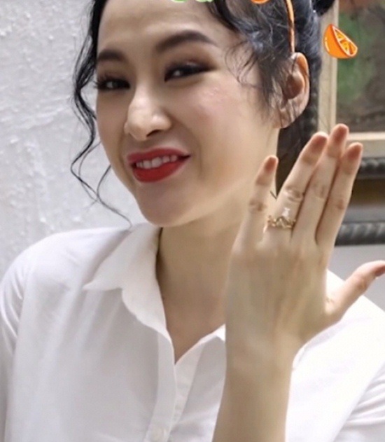 Nhìn lại "hành trình nhan sắc" ngày càng khác lạ của Angela Phương Trinh - 6 Hình ảnh Phương Trinh được quay cận mặt, lộ vùng mũi có dấu hiệu bất thường.