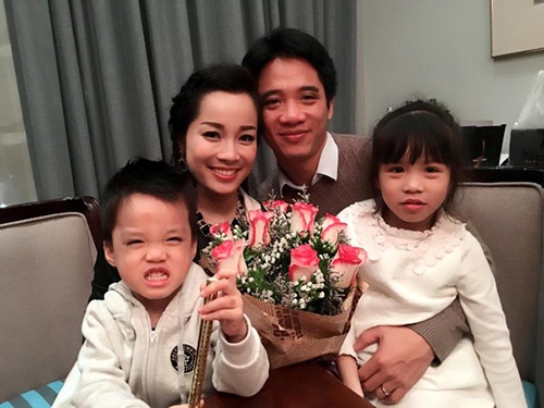 Dàn diễn viên “Nhật kí Vàng Anh” và những "ngã rẽ" sau 10 năm - 6 Sau 8 năm kết hôn, Minh Hương đang có một cuộc sống hạnh phúc, viên mãn bên gia đình nhỏ một gái một trai.