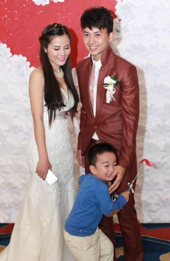 Dàn diễn viên “Nhật kí Vàng Anh” và những "ngã rẽ" sau 10 năm - 18 Tháng 1/2014, Anh Vũ “gây sốc” dư luận khi bất ngờ làm đám cưới với bạn gái xinh đẹp tên Hồng Nga và công khai chuyện đã “lên chức” cha và có một bé trai 3 tuổi đáng yêu và kháu khỉnh.