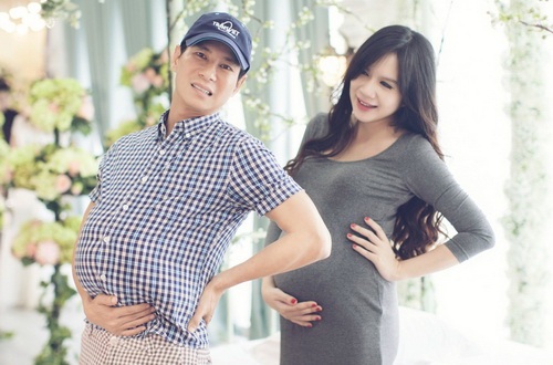 Nghe tin Lý Hải lấy Minh Hà, Trấn Thành nghĩ anh cưới “trẻ trâu” - 3 Cô cho biết Lý Hải chưa bao giờ khiến mình cảm thấy tủi thân hay đơn độc. Minh Hà kể thêm: “Dù bận rộn nhưng 4 lần sinh con, anh Hải đều luôn ở bên tôi”.