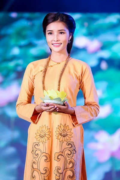 Những nhan sắc người dân tộc nổi bật nhất showbiz Việt - 1 Sau khi đăng quang, Triệu Thị Hà luôn được xếp vào danh sách những mỹ nhân đẹp nhất showbiz Việt trong nhiều năm qua.
