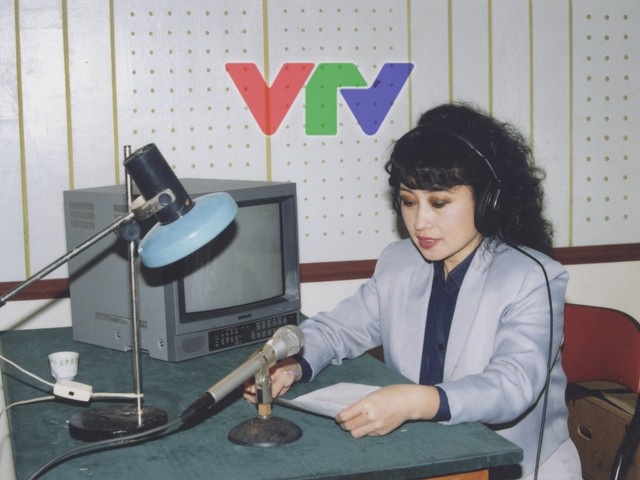 Cuộc sống sau khi về hưu của những BTV nổi tiếng - 1 Với giọng nói truyền cảm và thu hút, NSƯT Kim Tiến luôn là giọng đọc khiến hàng triệu khán thính giả nhớ tới.