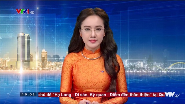 Số phận trái ngược của hai mỹ nhân trong phim “Dollars Trắng” sau 13 năm - 8
Trước khi tham gia vào “Dollars trắng”, vai diễn đầu tiên của BTV Hoài Anh là một nữ sinh ngây thơ, duyên dáng trong phim “Màu hoa nhớ” của đạo diễn Trần Hưng được phát sóng vào năm 2004. Ở vai diễn này, Hoài Anh có một số cảnh đóng chung với diễn viên Quyền Linh.