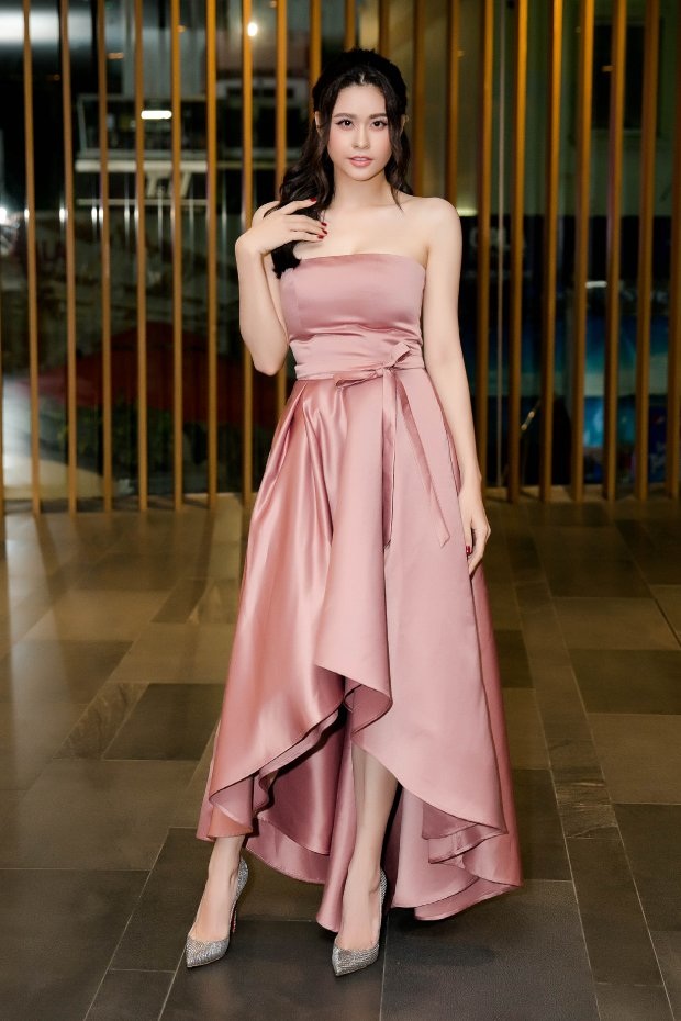 Tuy nhiên, chắc có lẽ chính vì sự ồn ào, dai dẳng đó mà ngay sau khi được giải thoát, Trương Quỳnh Anh thực sự đã trở nên mặn mà, quyến rũ và tích cực hơn rất nhiều.