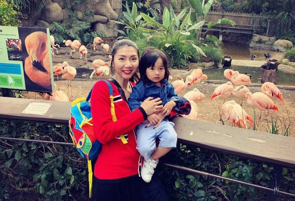 Cuộc đời nhiều biến động của dàn diễn viên “Mỹ nhân kế” sau 5 năm (Phần 2) - 5 Sau ly hôn Ngọc Quyên tiếp tục công việc kinh doanh online kiếm tiền nuôi con, tuy công việc không kiếm quá nhiều tiền nhưng cũng đủ để cô hài lòng với cuộc sống hiện tại.