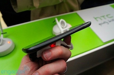 Ảnh thực tế smartphone HTC One S - 3