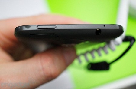 Ảnh thực tế smarphone lõi tứ HTC One X tại MWC - 9 Ảnh thực tế smarphone lõi tứ HTC One X tại MWC - 9