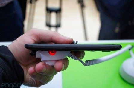 Ảnh thực tế smarphone lõi tứ HTC One X tại MWC - 11 Ảnh thực tế smarphone lõi tứ HTC One X tại MWC - 11