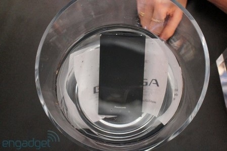 Smartphone chống thấm nước siêu mỏng Panasonic Eluga - 13