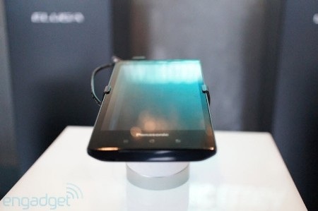 Smartphone chống thấm nước siêu mỏng Panasonic Eluga - 2