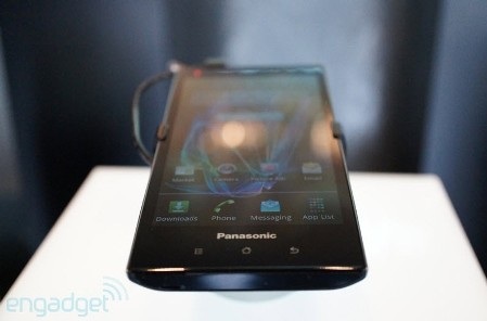 Smartphone chống thấm nước siêu mỏng Panasonic Eluga - 3