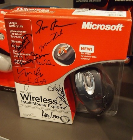 Ngó kệ bày phần cứng của đại gia phần mềm Microsoft