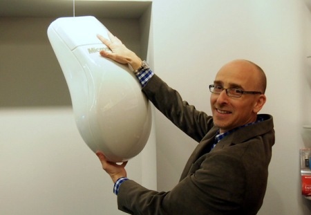 Ngó kệ bày phần cứng của đại gia phần mềm Microsoft