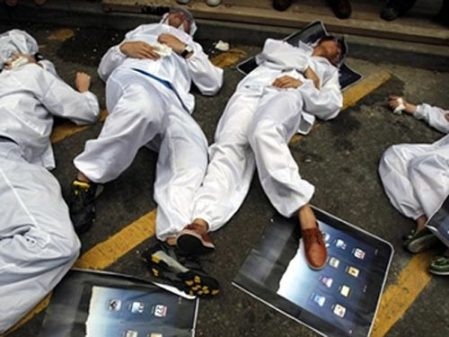 Công nhân sản xuất iPhone lại dọa tự tử tập thể - 1