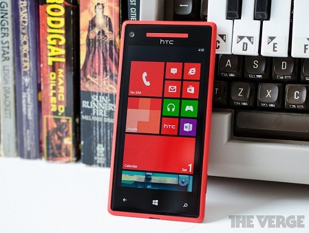 Nokia mỉa mai bộ đôi smartphone Windows Phone 8 mới của HTC - 1 Nokia mỉa mai 2 mẫu smartphone Windows Phone mới của HTC thiếu sáng tạo