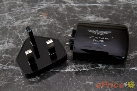 Chiêm ngưỡng smartphone "siêu xe" Aston Martin Aspire - 10 Bộ sạc pin