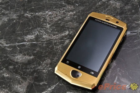 Chiêm ngưỡng smartphone "siêu xe" Aston Martin Aspire - 1 Aston Martin Aspire sở hữu thiết kế cao cấp và phong cách hầm hố của siêu xe