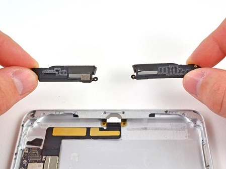 Khám phá bên trong iPad mini - 11 Hai loa ngoài stereo của iPad mini