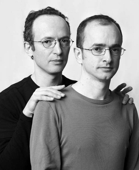 Giật mình trước bộ ảnh chân dung "các cặp song sinh" kỳ lạ - 1 Võ Hiền