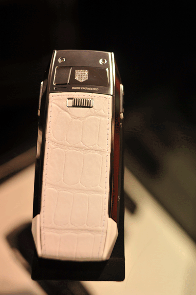 Bộ ba điện thoại giá đáng giá của TAG Heuer tại Việt Nam - 5 Meridiist Sapphire 1860 Light Diamonds