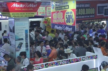 Nghẹt thở xếp hàng chờ khai trương siêu thị điện máy tại Hải Phòng - 13 Nghẹt thở xếp hàng chờ khai trương siêu thị điện máy tại Hải Phòng