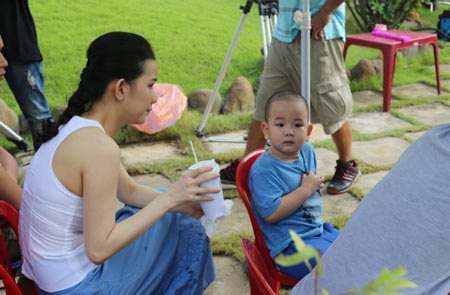 Không ngừng hỏi về công việc của trường quay