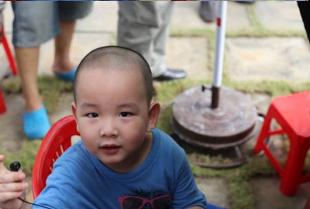 Dù ngồi 1 chỗ nhưng Su vẫn rất nghịch ngợm