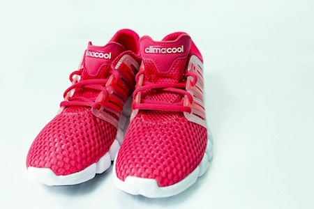 Adidas ra mắt giày chạy bộ siêu nhẹ Crazy Cool