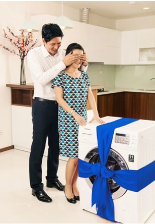 Bình Minh gây bất ngờ cho bà xã bằng món quà tinh thần ý nghĩa.