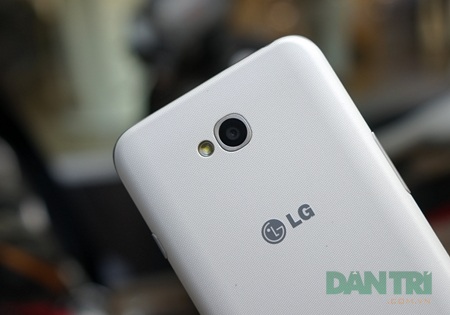 Đập hộp bộ đôi LG L Series III mới nhất tại Việt Nam - 12 Mặt sau L70 Dual.